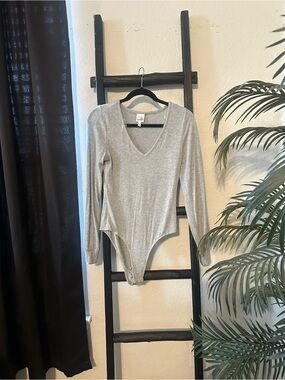 Women's Grey V-Neck Long Sleeve Bodysuit